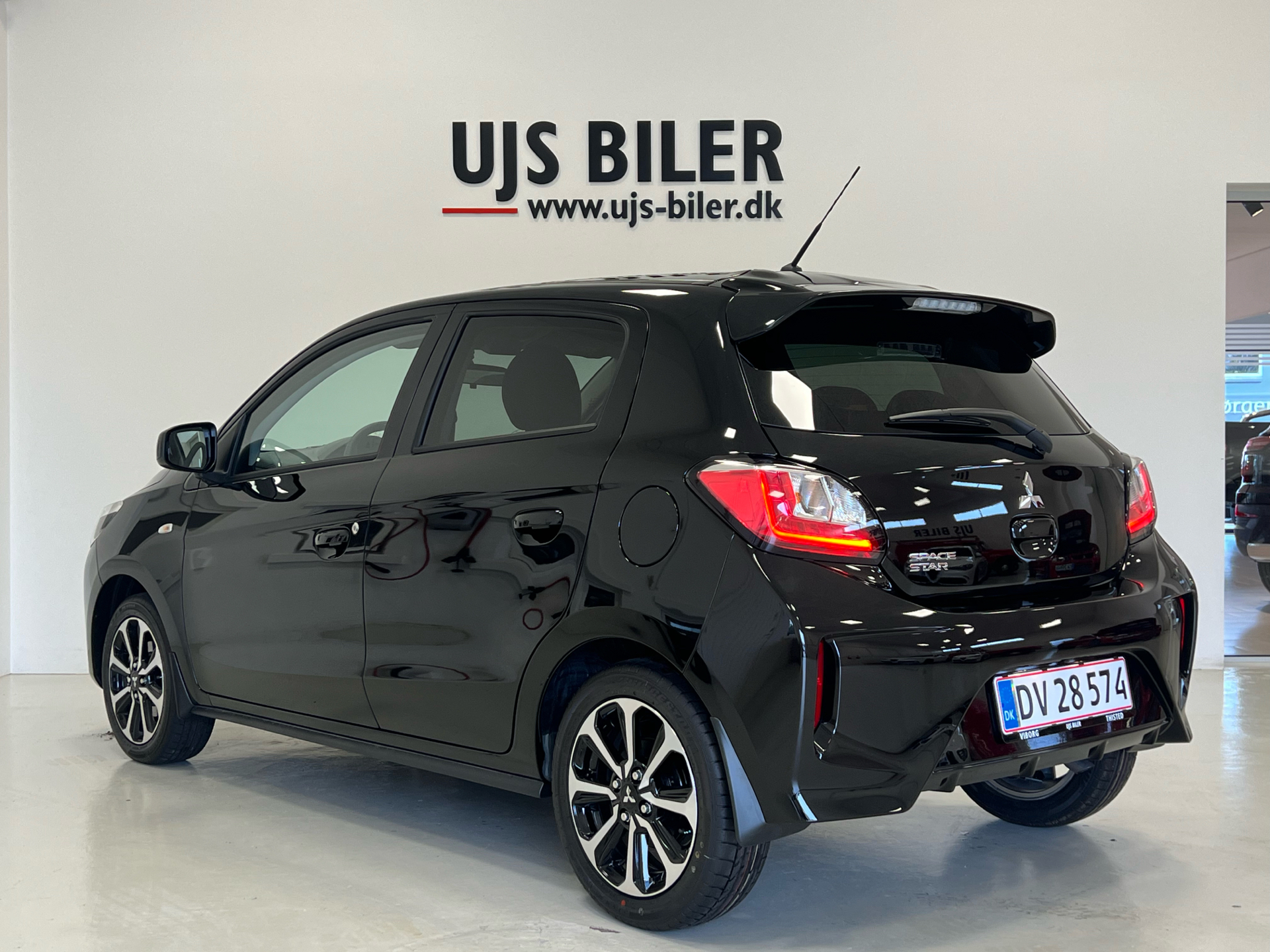 Billede af Mitsubishi Space Star 1,2 Invite+ AS&G 71HK 5d