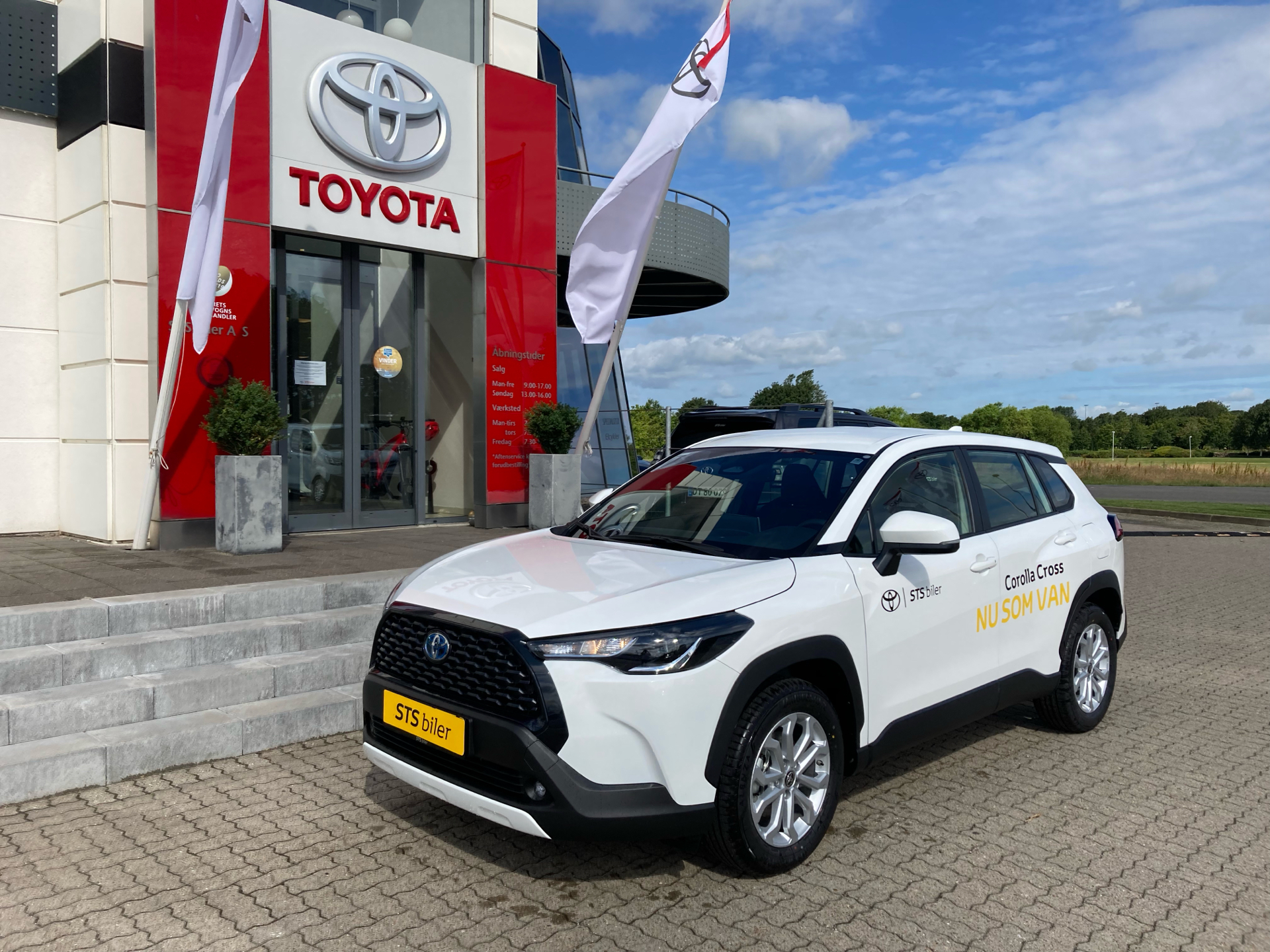 Billede af Toyota Corolla Cross 2,0 Hybrid Active E-CVT 197HK Van Aut.