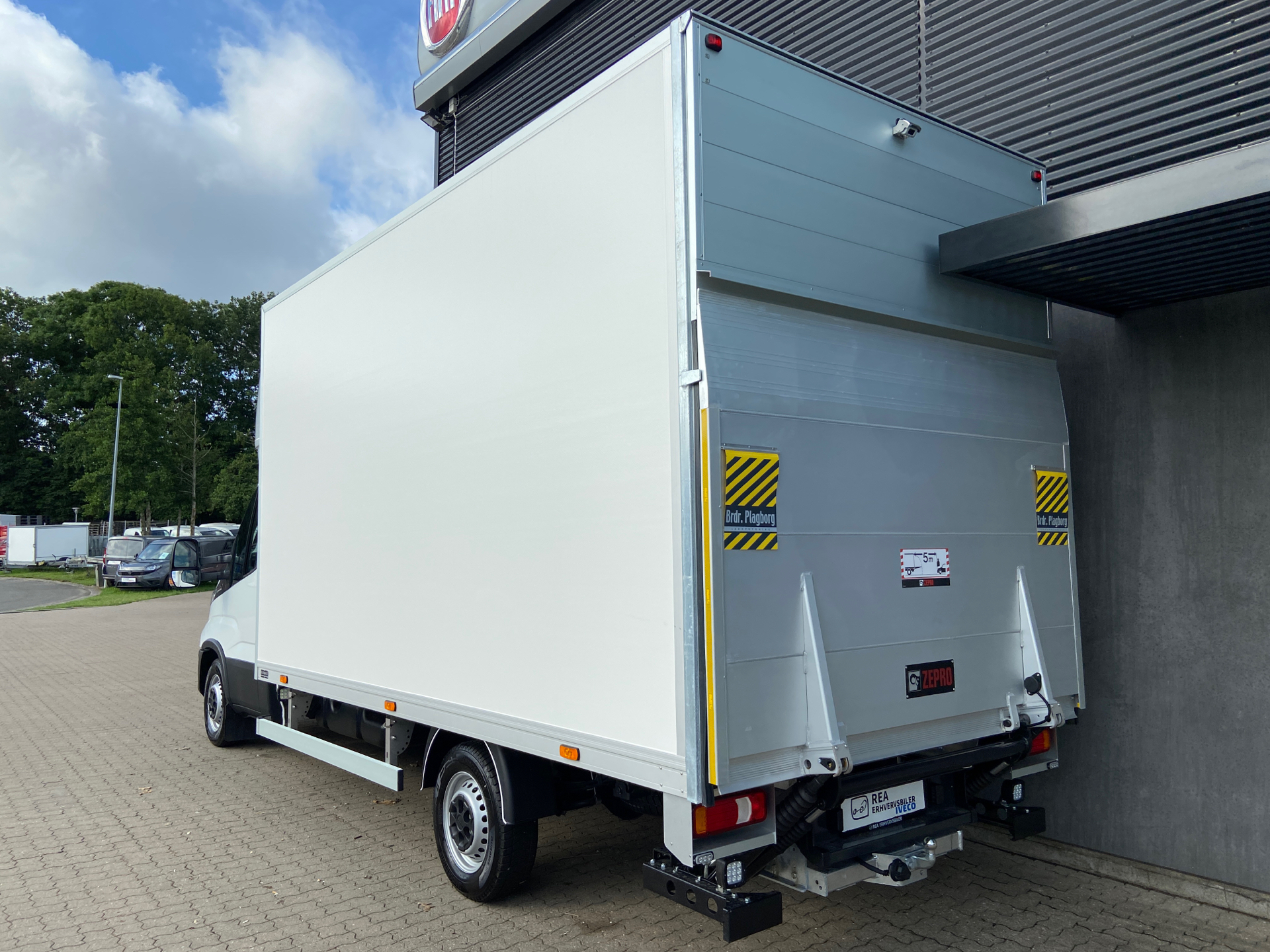 Billede af Iveco Daily 35S18 4100mm 3,0 D 180HK Ladv./Chas. 8g Aut.