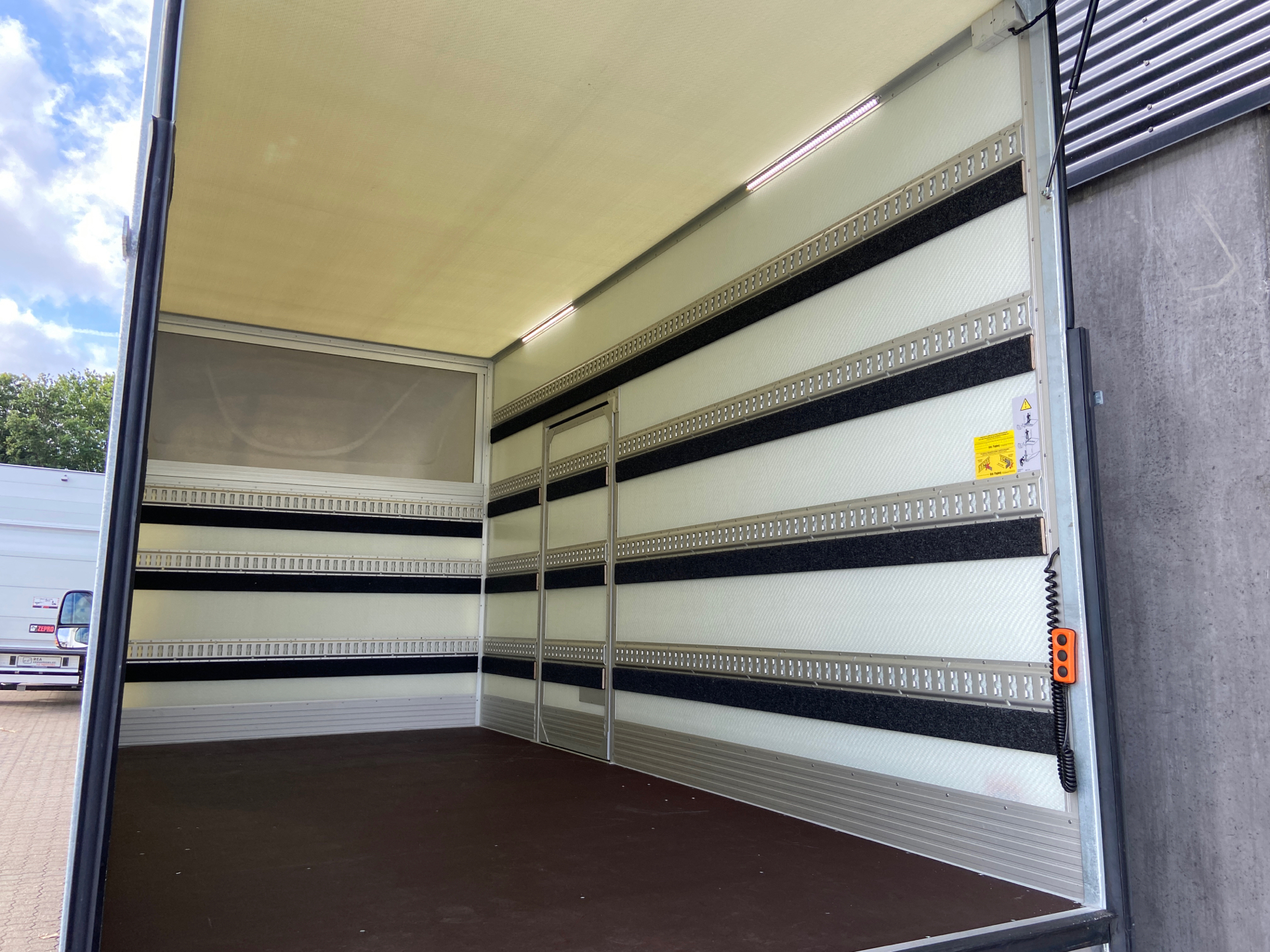 Billede af Iveco Daily 35S18 4100mm 3,0 D 180HK Ladv./Chas. 8g Aut.