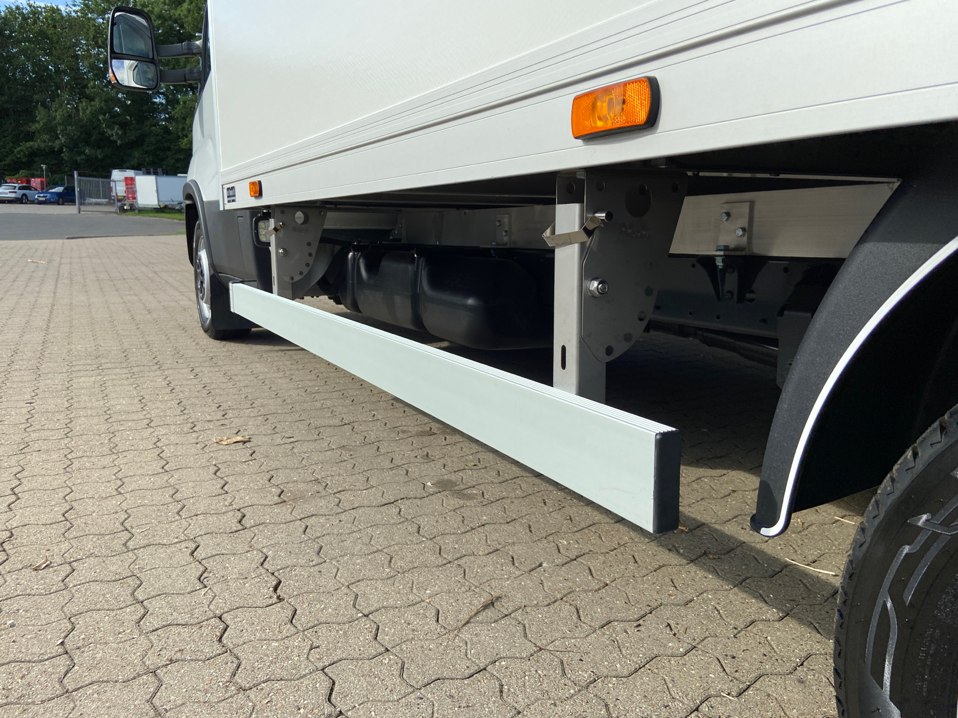 Billede af Iveco Daily 35S18 4100mm 3,0 D 180HK Ladv./Chas. 8g Aut.