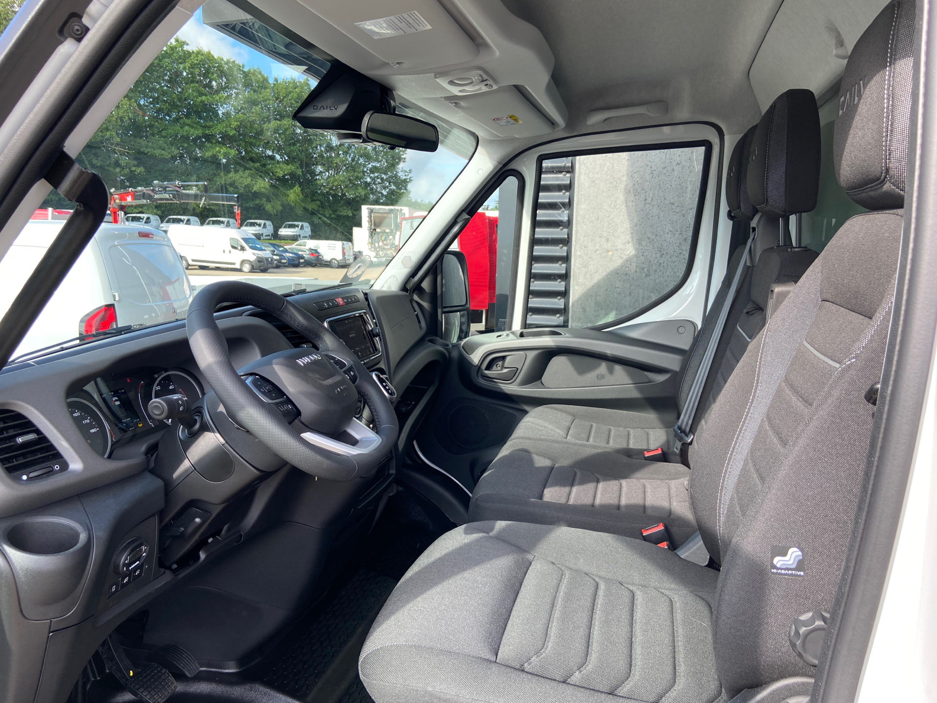 Billede af Iveco Daily 35S18 4100mm 3,0 D 180HK Ladv./Chas. 8g Aut.