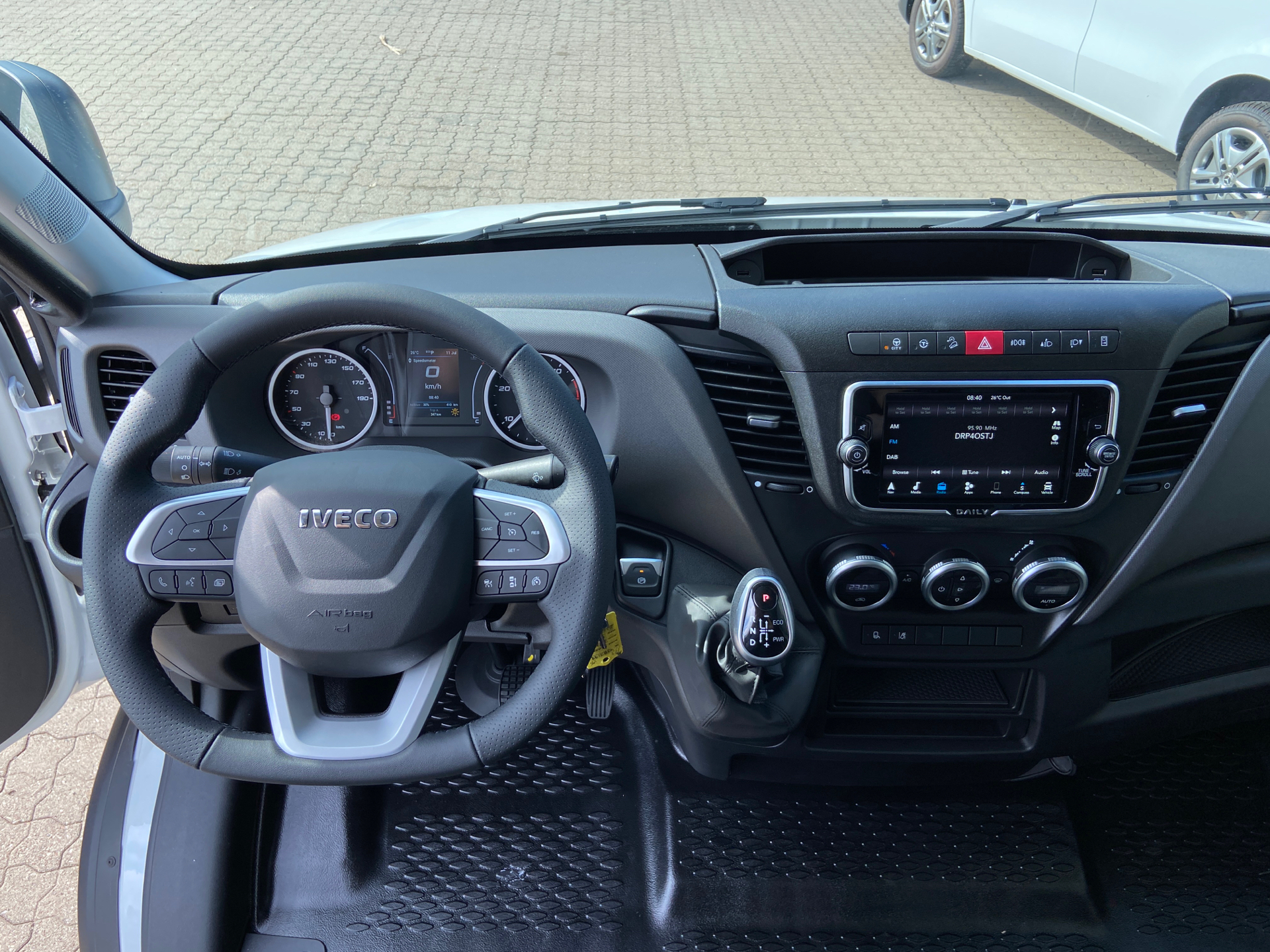 Billede af Iveco Daily 35S18 4100mm 3,0 D 180HK Ladv./Chas. 8g Aut.