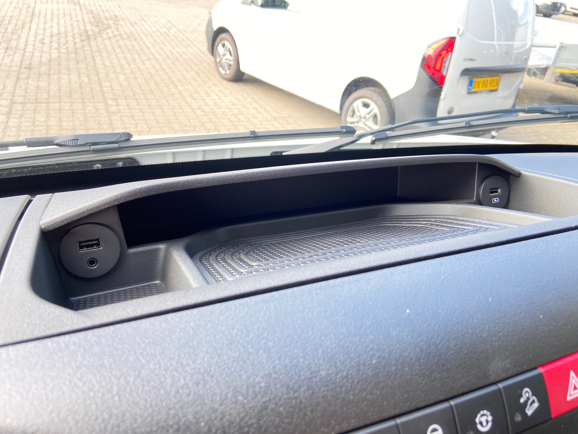 Billede af Iveco Daily 35S18 4100mm 3,0 D 180HK Ladv./Chas. 8g Aut.