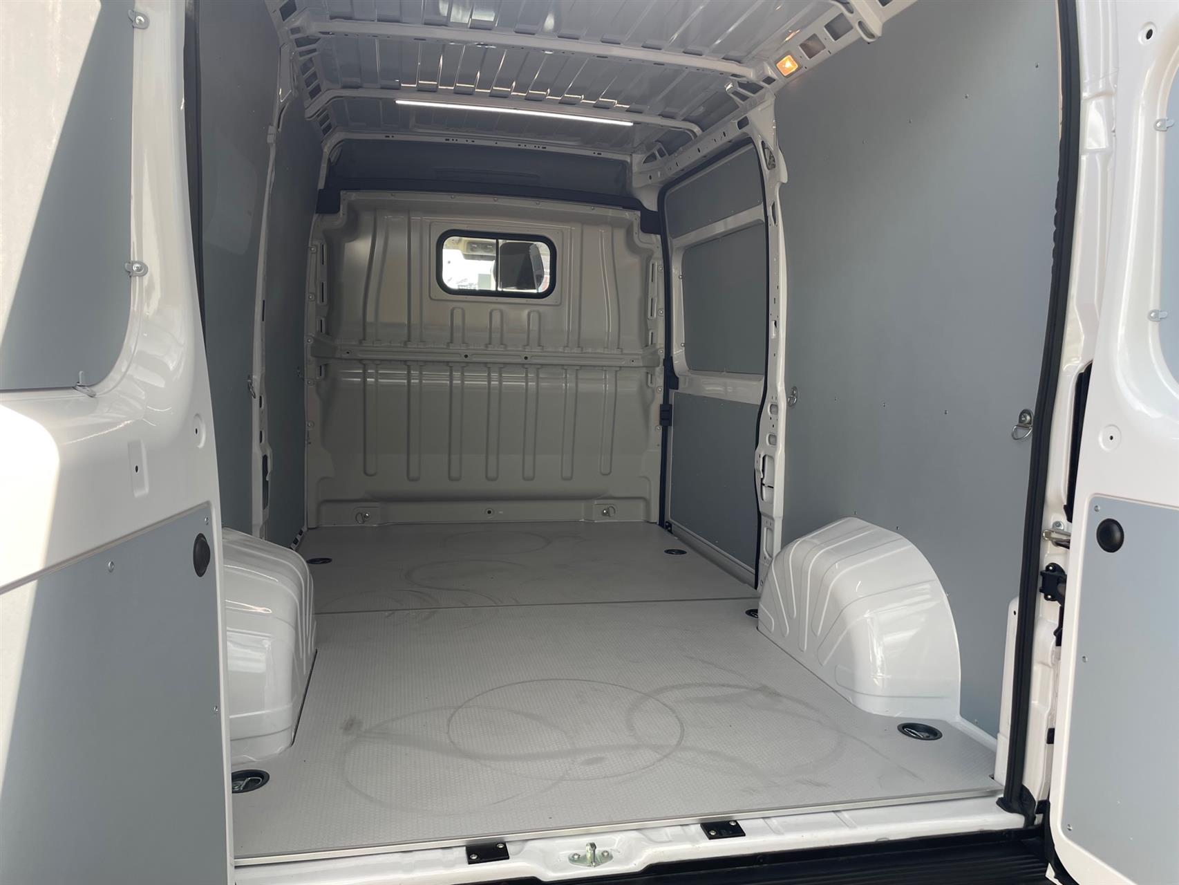 Billede af Citroën Jumper 35H L2H2 2,2 Blue HDi Flexline 165HK Van 6g