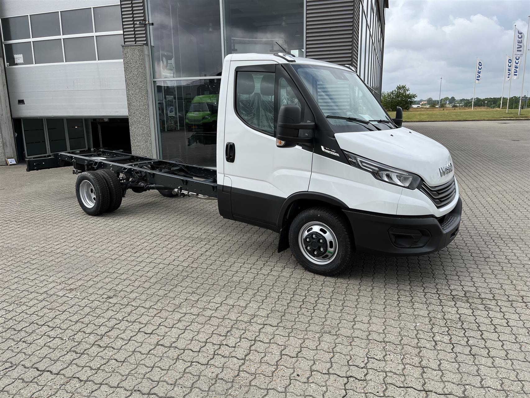 Billede af Iveco Daily 35C18 4100mm 3,0 D 180HK Ladv./Chas. 8g Aut.