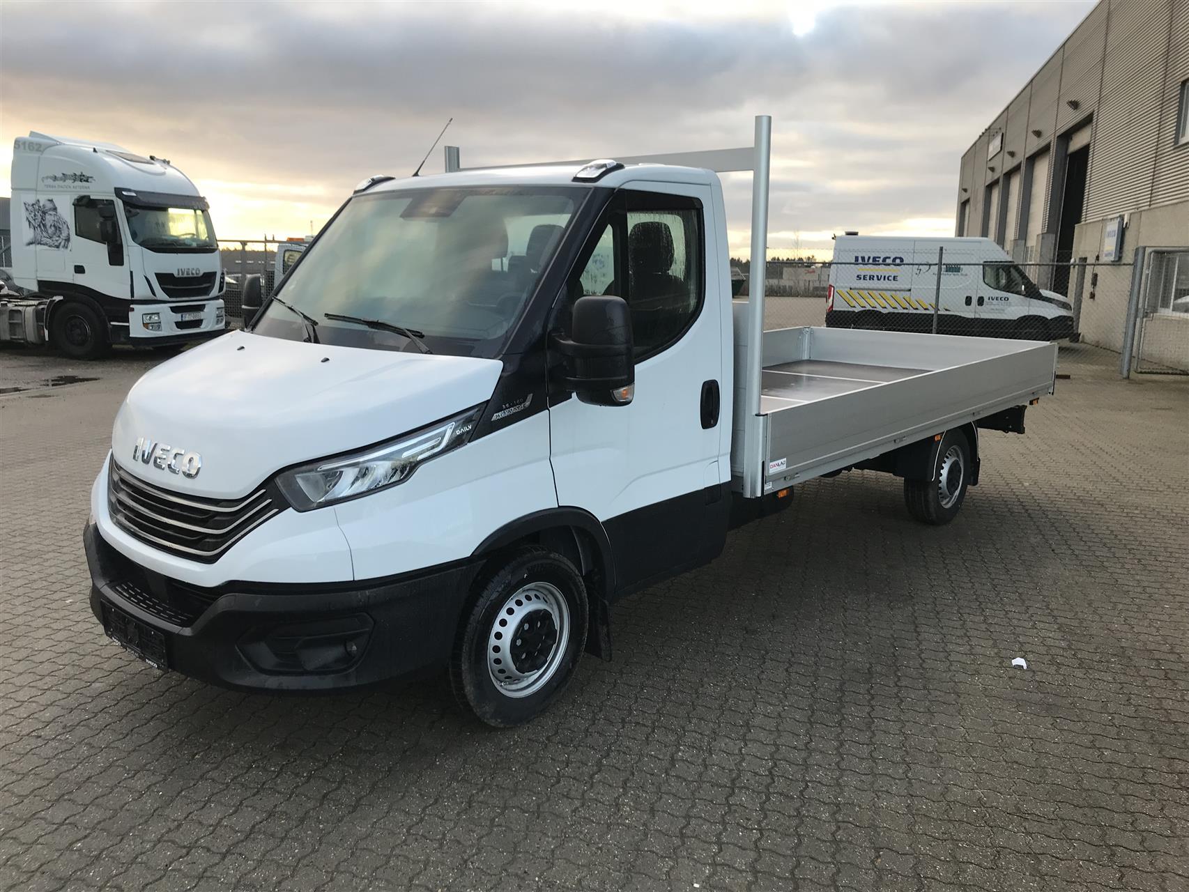 Billede af Iveco Daily 35S18 4100mm 3,0 D 180HK Ladv./Chas. 8g Aut.