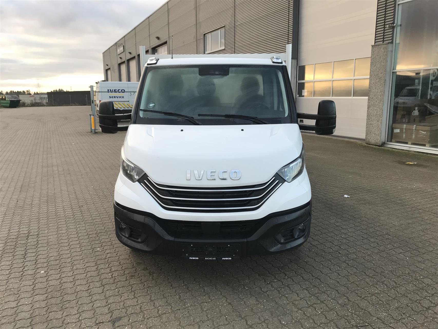 Billede af Iveco Daily 35S18 4100mm 3,0 D 180HK Ladv./Chas. 8g Aut.