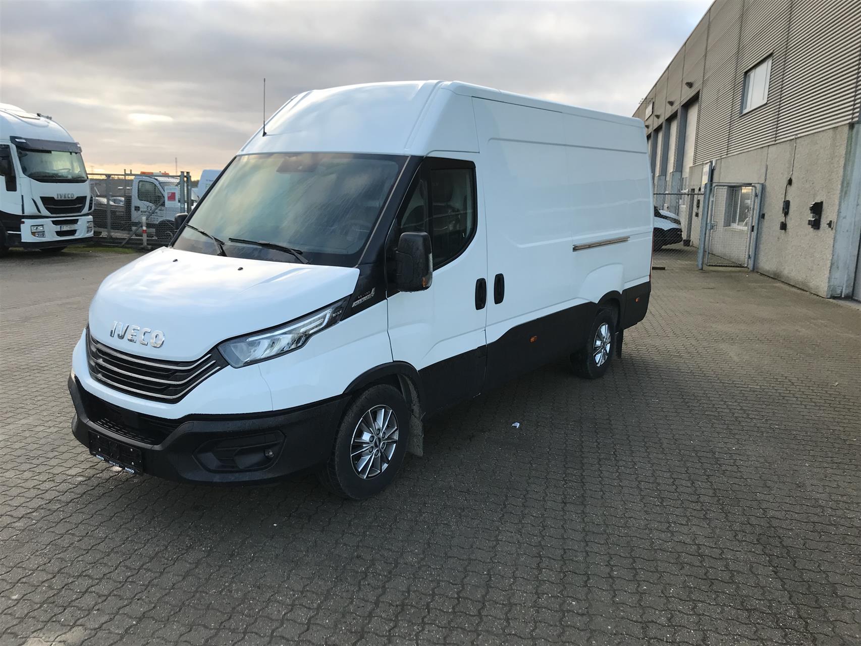 Billede af Iveco Daily 35S18 12m3 3,0 D Forza+ A8 V 176HK Van 8g Aut.