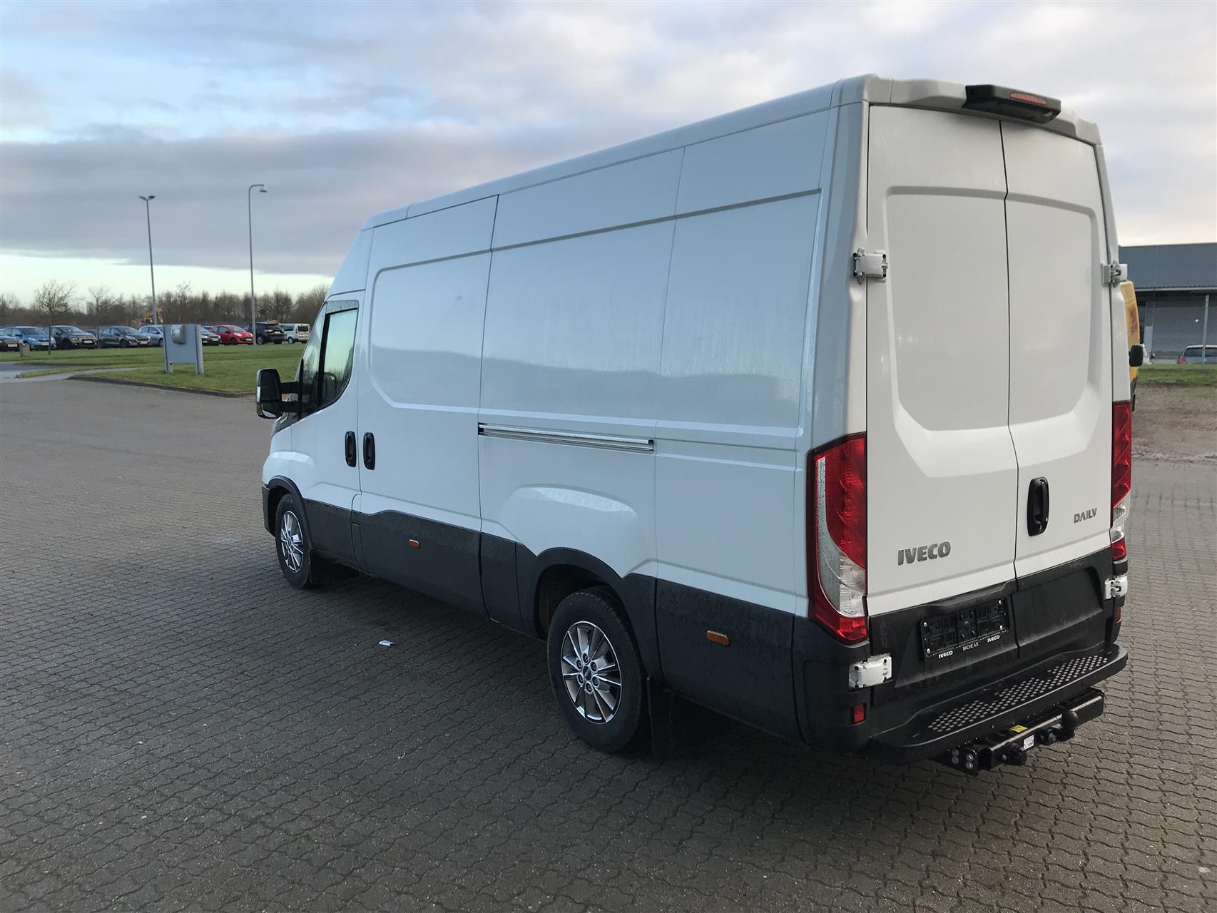 Billede af Iveco Daily 35S18 12m3 3,0 D Forza+ A8 V 176HK Van 8g Aut.