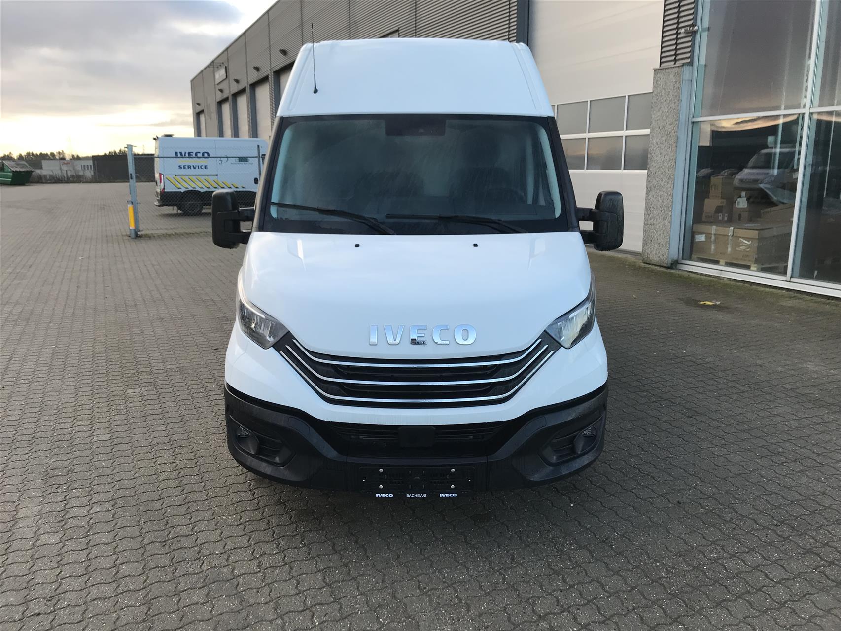 Billede af Iveco Daily 35S18 12m3 3,0 D Forza+ A8 V 176HK Van 8g Aut.