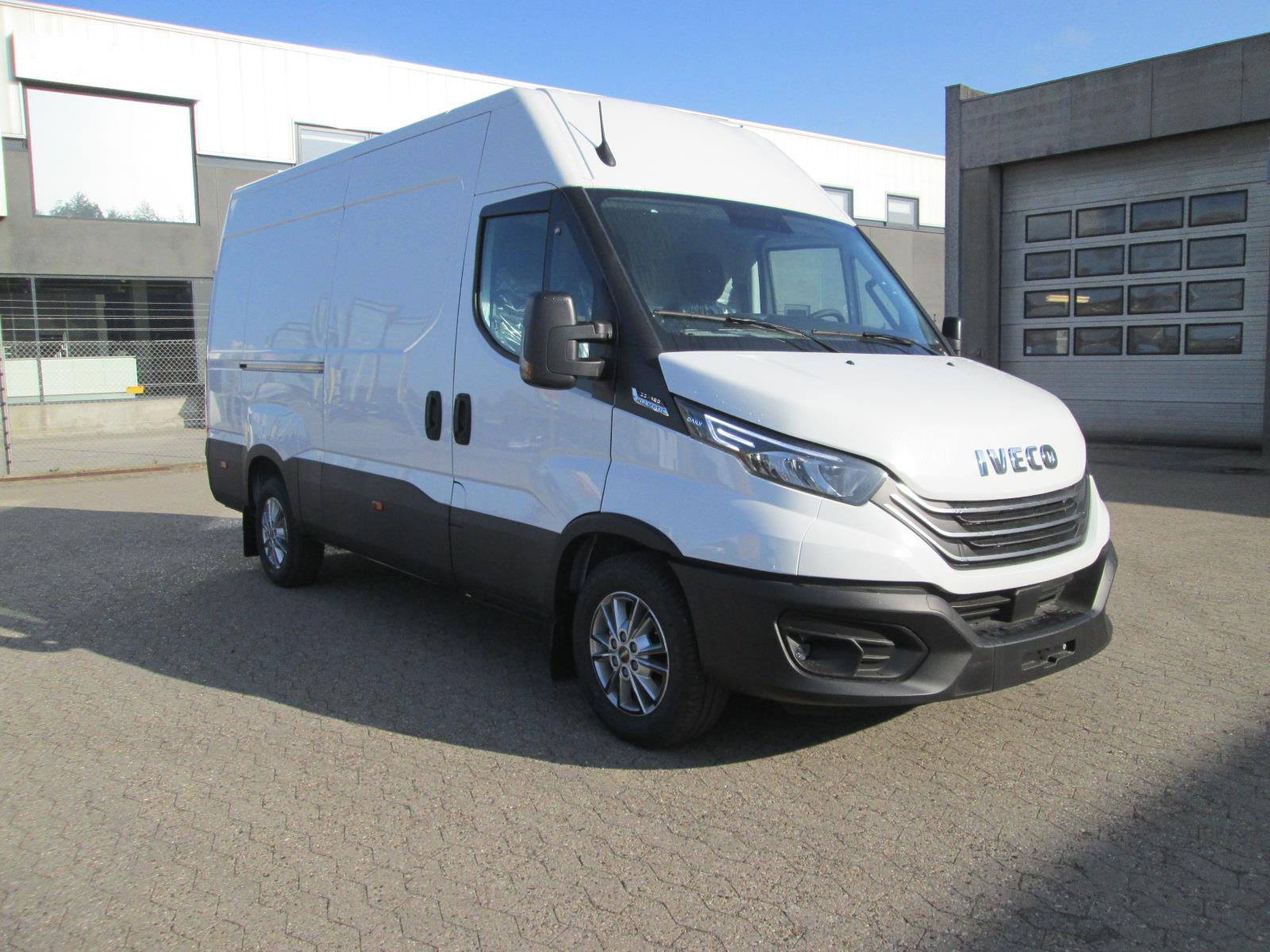 Billede af Iveco Daily 35S18 12m3 3,0 D 180HK Van 8g Aut.