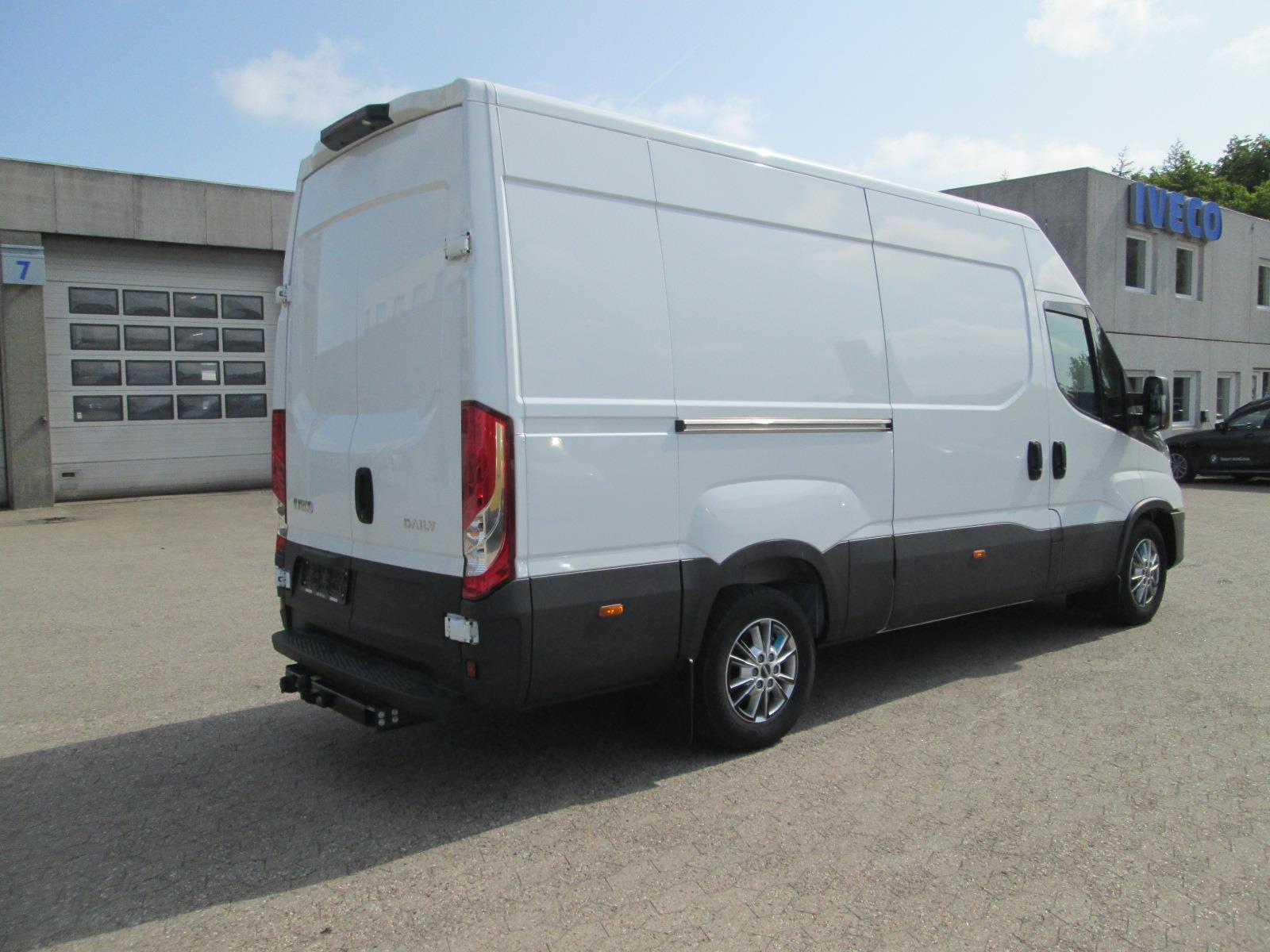 Billede af Iveco Daily 35S18 12m3 3,0 D 180HK Van 8g Aut.