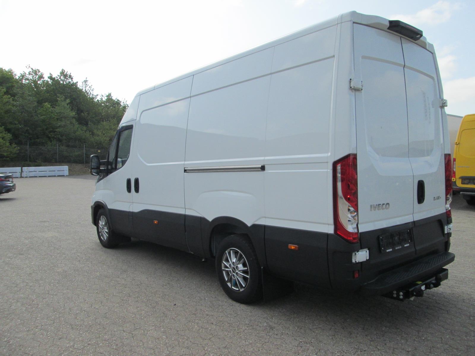 Billede af Iveco Daily 35S18 12m3 3,0 D 180HK Van 8g Aut.