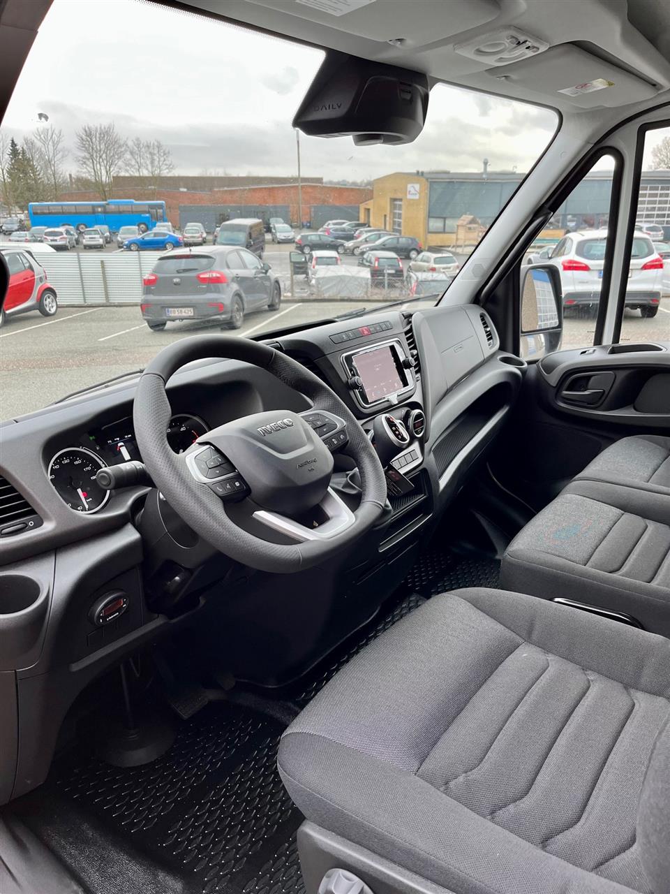 Billede af Iveco Daily 35S18 12m3 3,0 D 180HK Van 8g Aut.
