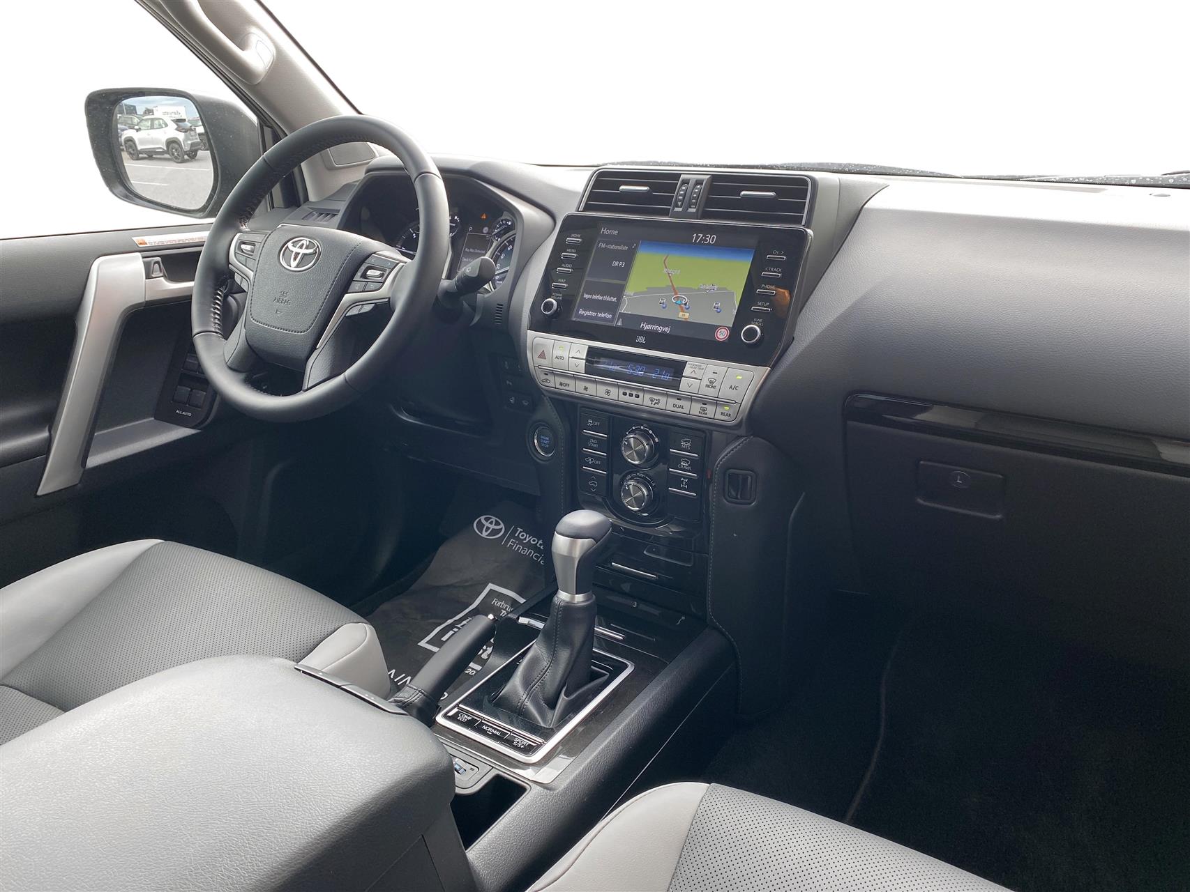 Billede af Toyota Landcruiser 5 pers. 2,8 D-4D T4 4WD 204HK 5d 6g Aut.