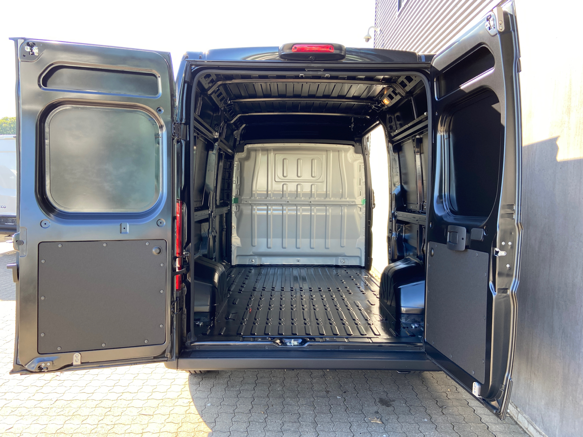 Billede af Peugeot Boxer 333 L2H2 2,2 BlueHDi Premium 140HK Van 6g