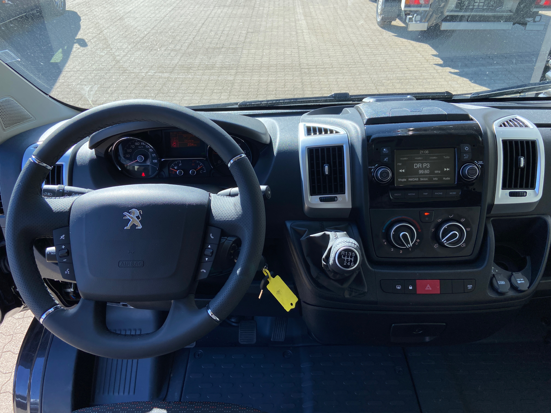 Billede af Peugeot Boxer 333 L2H2 2,2 BlueHDi Premium 140HK Van 6g
