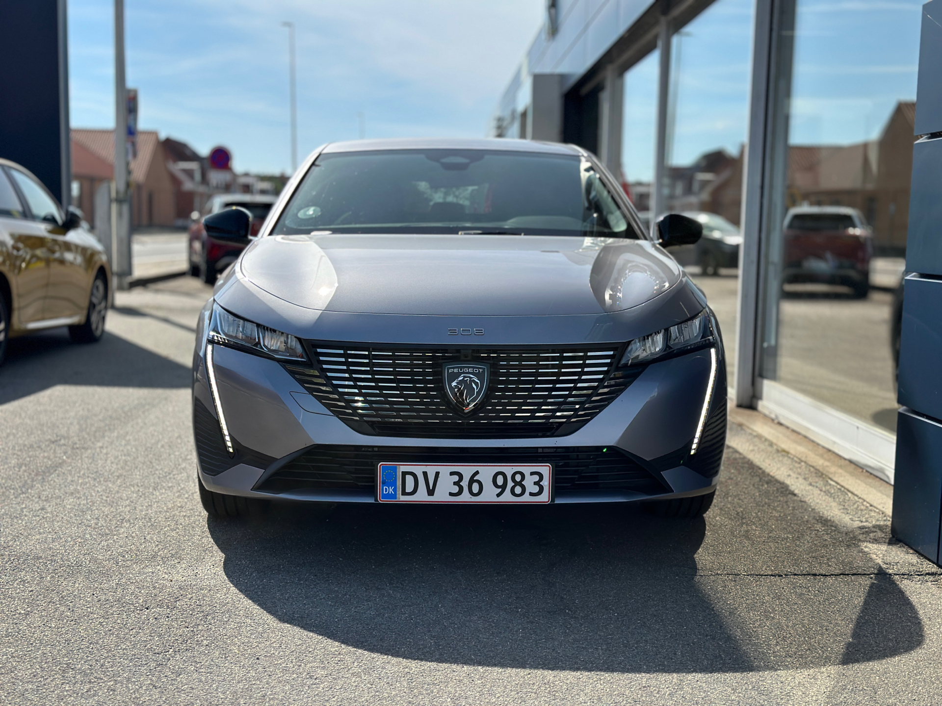 Billede af Peugeot 308 1,6 Plugin-hybrid First Selection Plus EAT8 180HK 5d 8g Aut.