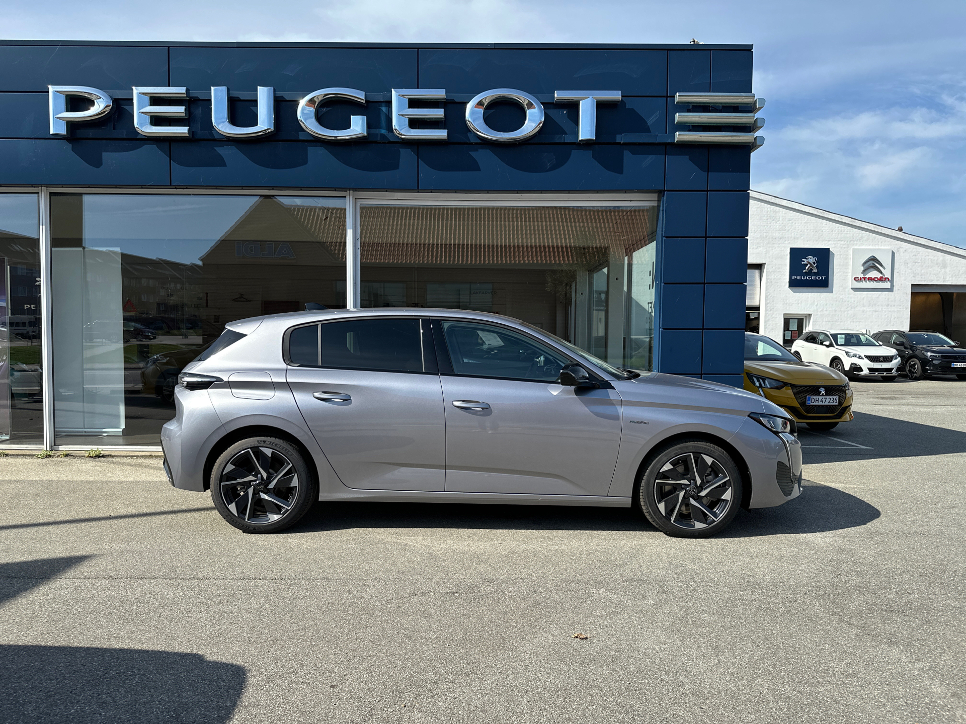 Billede af Peugeot 308 1,6 Plugin-hybrid First Selection Plus EAT8 180HK 5d 8g Aut.