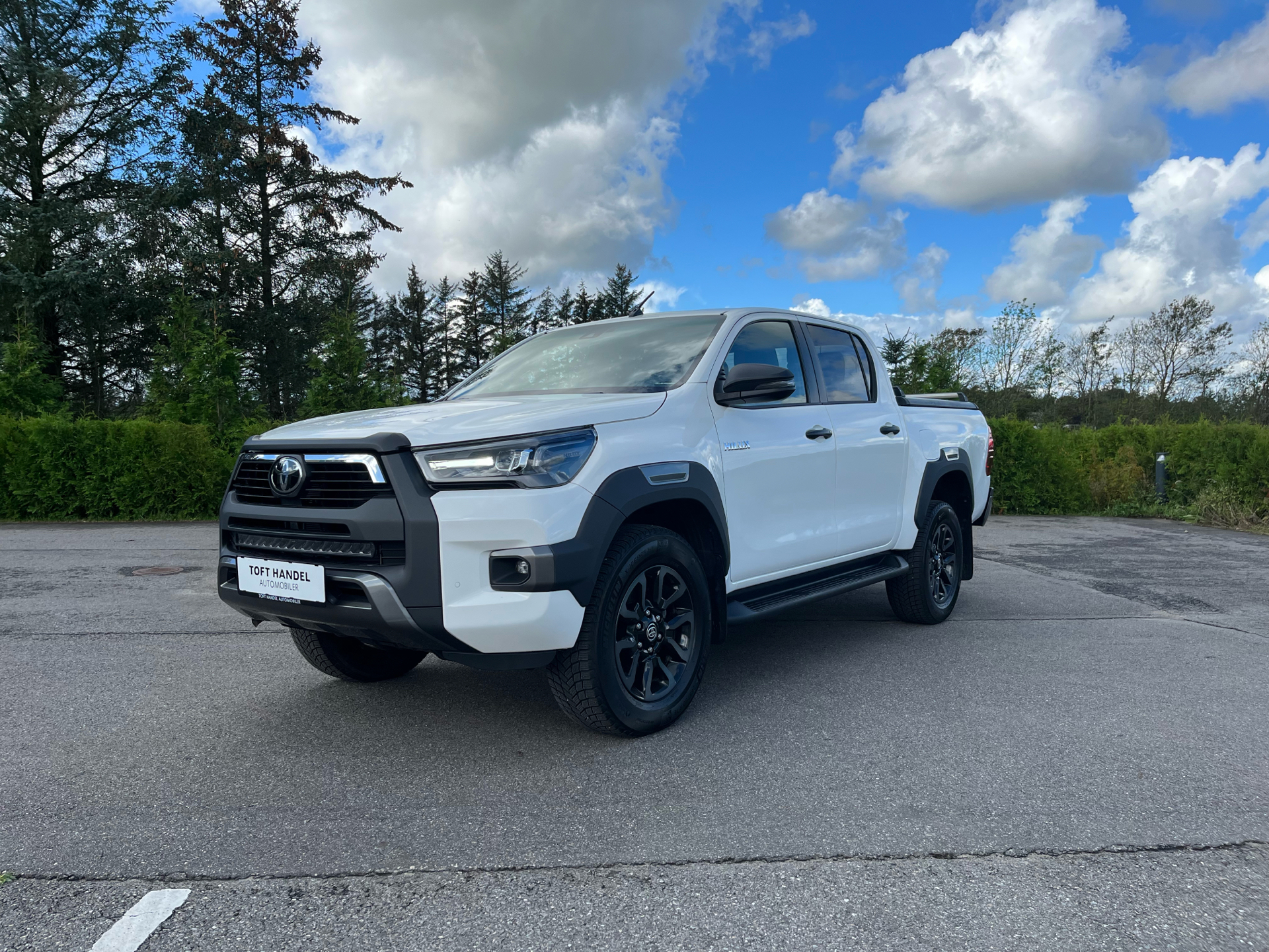 Billede af Toyota HiLux Extra Cab 2,8 D-4D Invincible AWD 204HK Pick-Up 6g Aut.