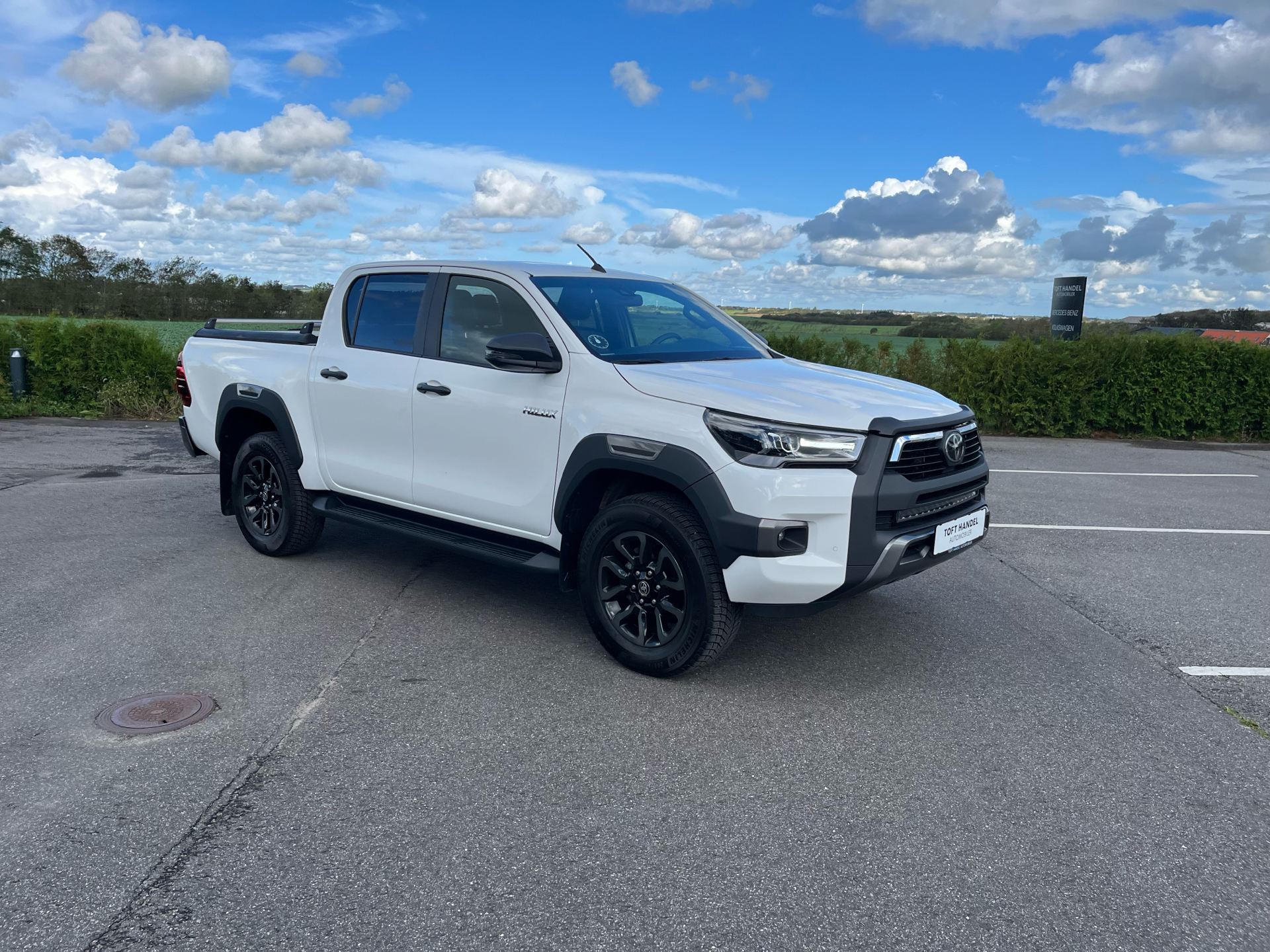 Billede af Toyota HiLux Extra Cab 2,8 D-4D Invincible AWD 204HK Pick-Up 6g Aut.