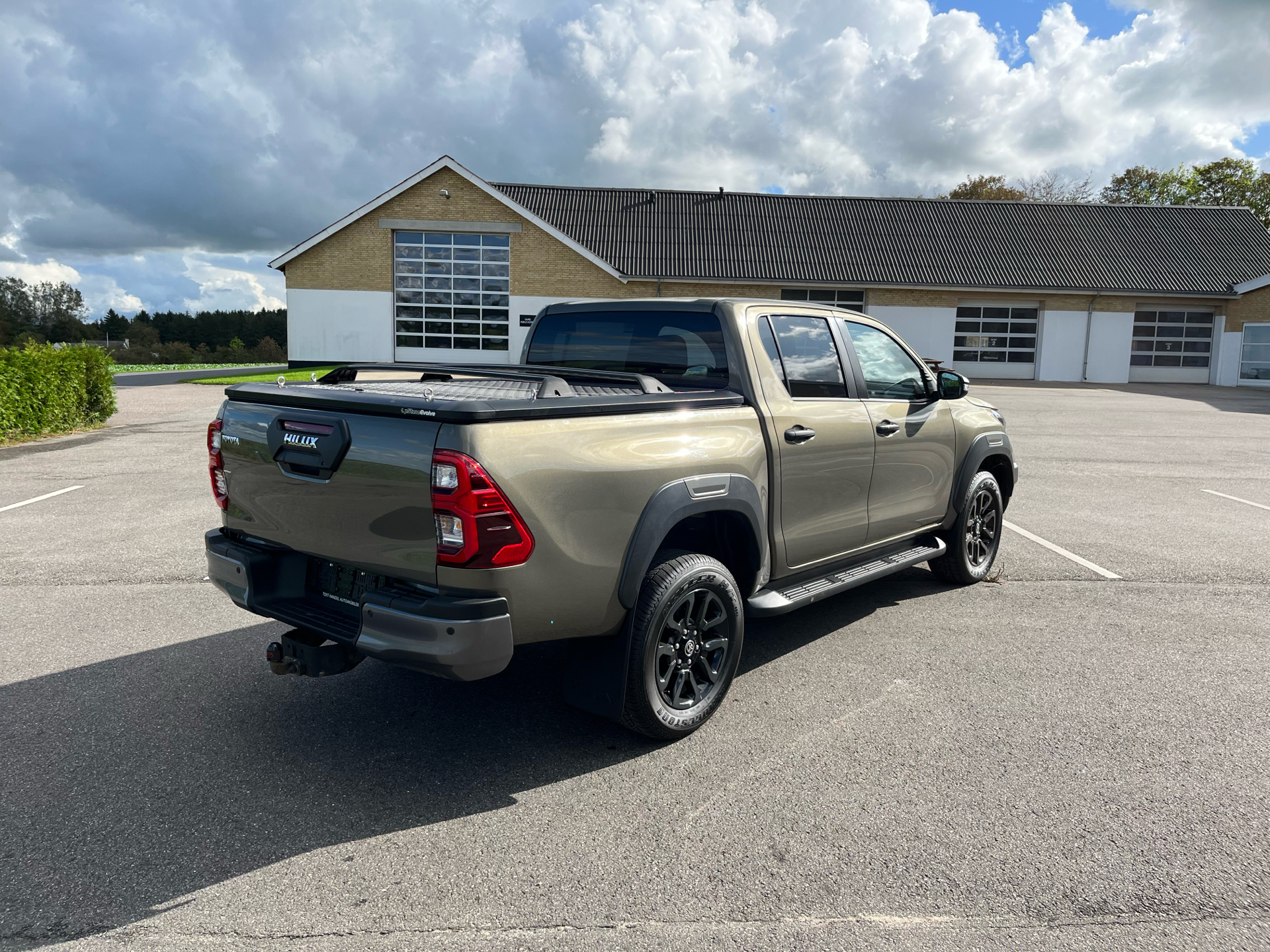 Billede af Toyota HiLux Extra Cab 2,8 D-4D Invincible AWD 204HK Pick-Up 6g Aut.