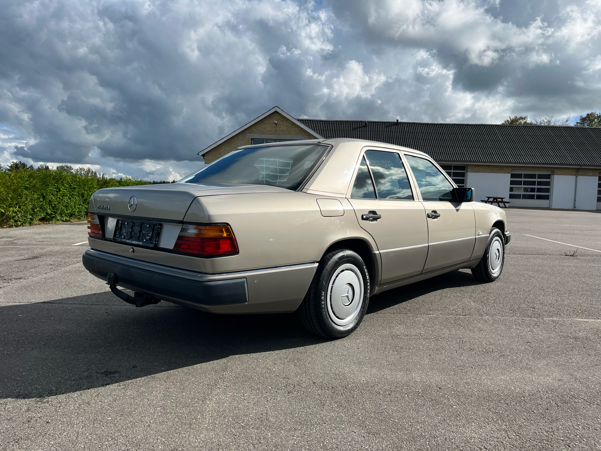 Billede af Mercedes-Benz 200D 2,0 D 75HK