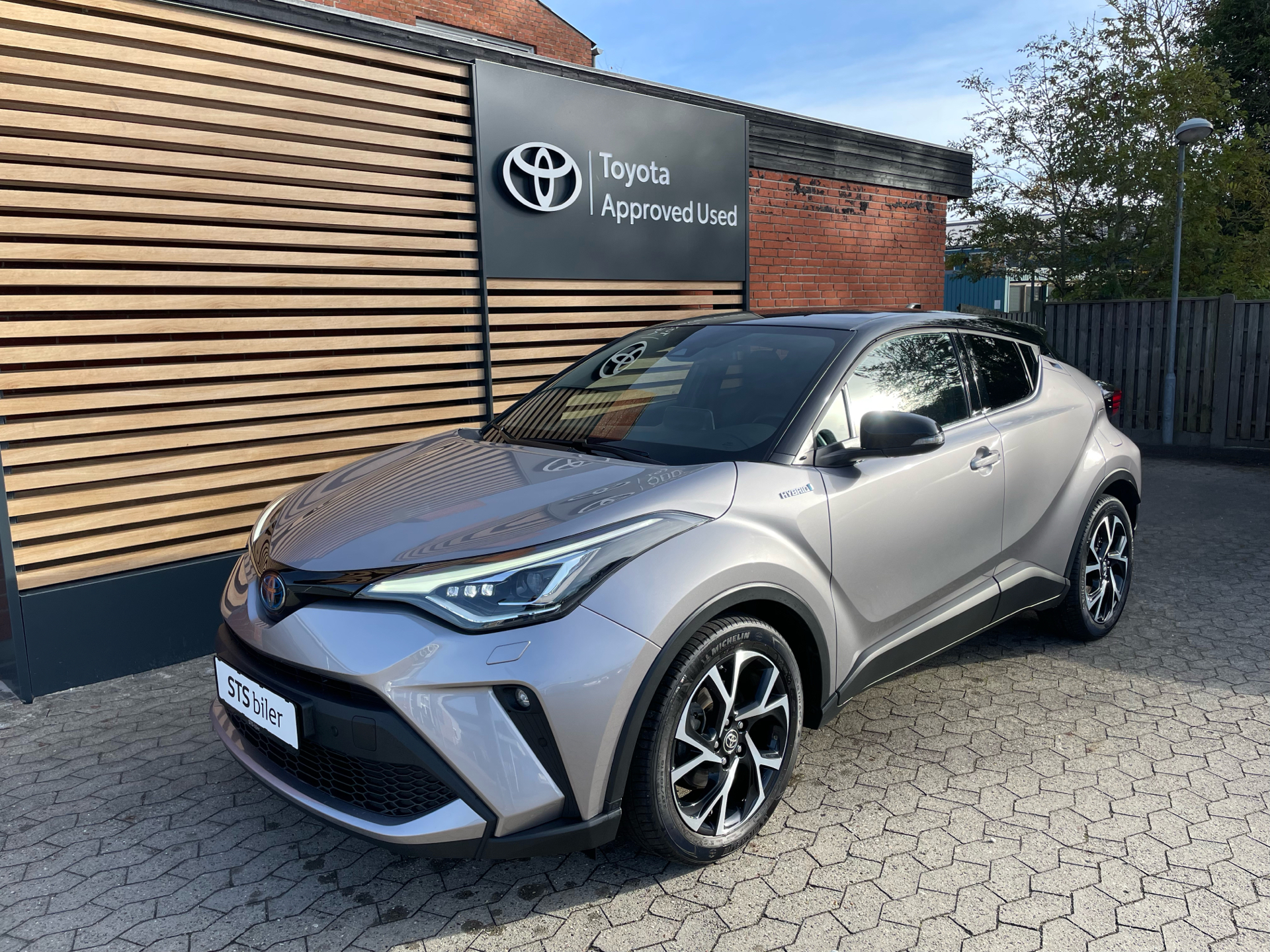 Billede af Toyota C-HR 1,8 Hybrid C-LUB Business Premium Multidrive S 122HK 5d Aut.
