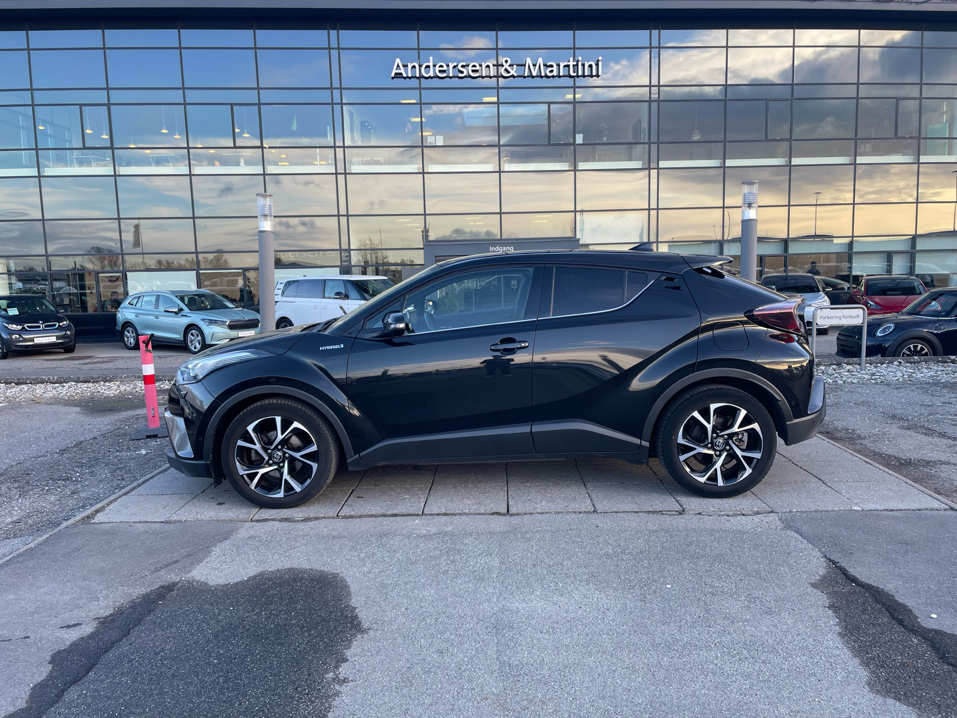 Toyota C-HR 1,8 Hybrid C-LUB Premium Selected Multidrive S 122HK 5d Aut.